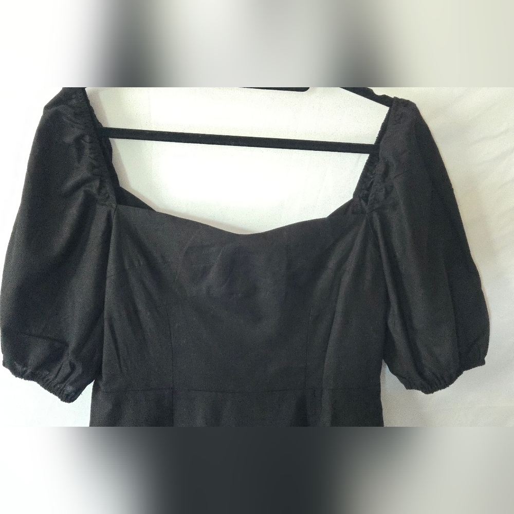 Elegant Black Midi Dress - Picture 4 of 11